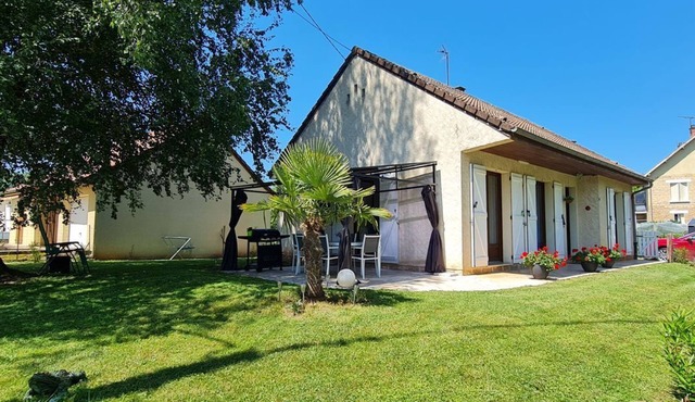 Single-storey house + jacuzzi 6 people 3 bedrooms with 600 m² garden