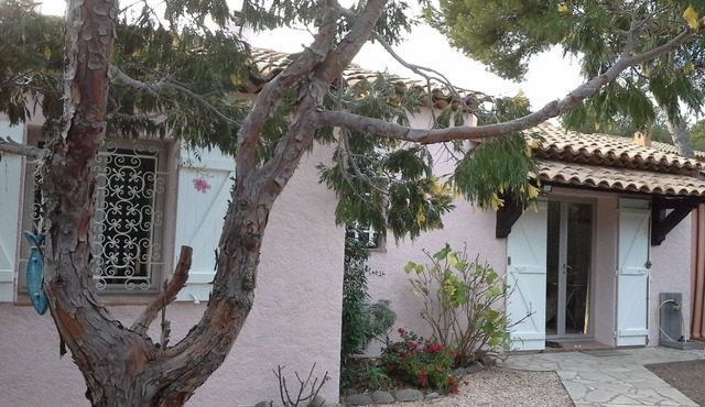 Single-storey house with sea view, garden+terrace, 2 air-conditioned bedrooms, WIFI, garage