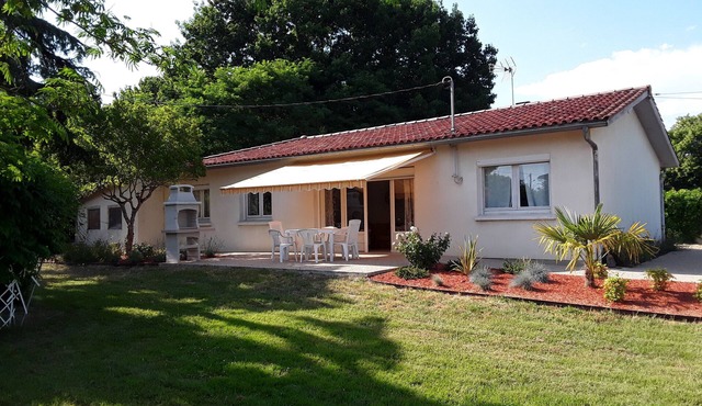 Single-storey house 110m², residential area, 500m from town center