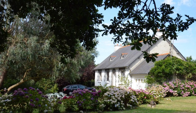 Single storey house, 3 bedrooms, quiet, not overlooked, 5 minutes from the sea