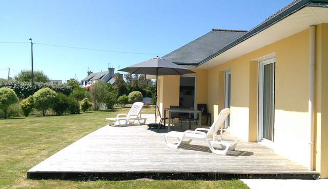 Single storey house, enclosed land 400 m from the beach of pors-Carn