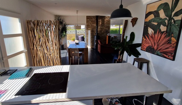 Single-storey house near the sea