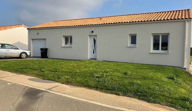 Single-storey house in quiet subdivision