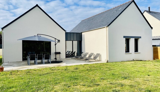 Single-storey house near the beach!