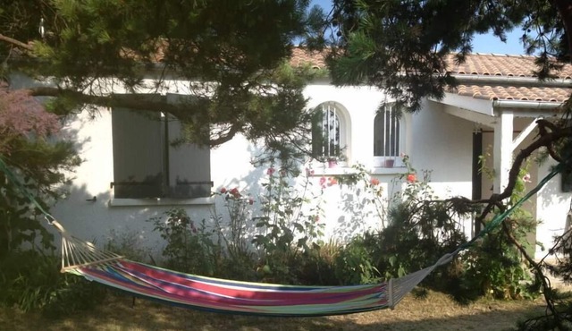 Single storey house renovated 900 m from the sea in a charming village near La Rochelle and the Ile de Re 5 mins