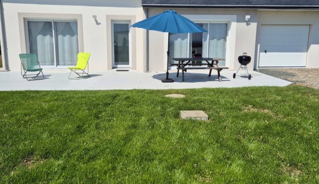 Single storey house , sea view, 7 minutes walk from Kersiny beach