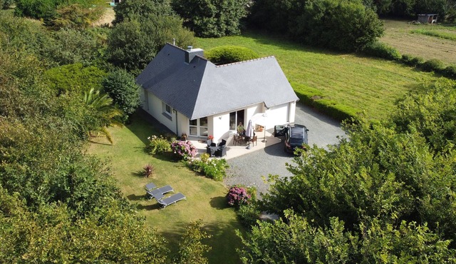 Single Storey house, two bedrooms, GR34, TV, WIFI, sea peach