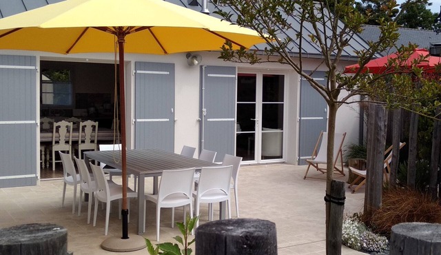 Single-storey house with enclosed courtyard