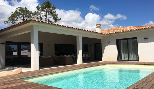 Single storey villa with heated pool in Porto-Vecchio