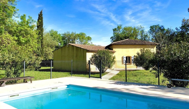 Single storey villa, 4 bedrooms, swimming pool, near the beaches of the Gulf of Saint Trop