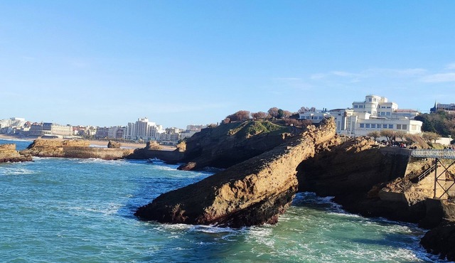 Single storey villa of 130 m2 with swimming pool in the Arcachon basin.