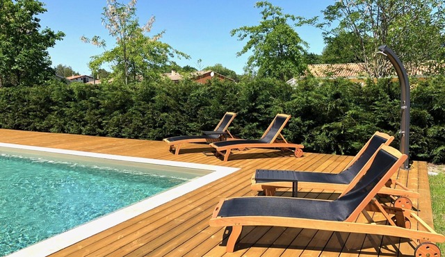Single storey villa on the Atlantic coast with heated pool and jacuzzi