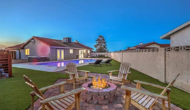 Single-Story 3BR w/Pool, Hot Tub, Firepit & Grill