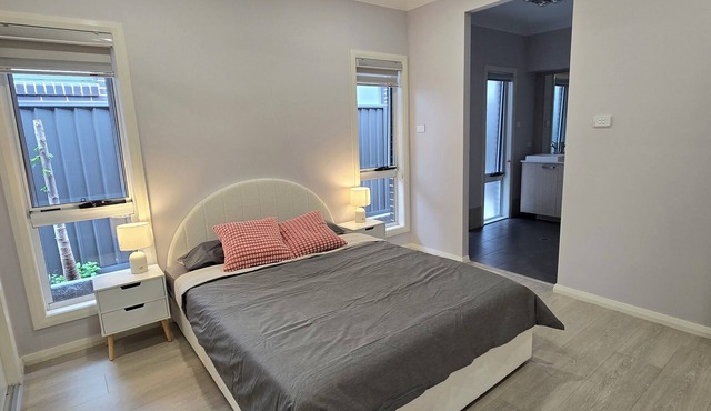 Single story 5 bedroom house in heart of Marsden Park