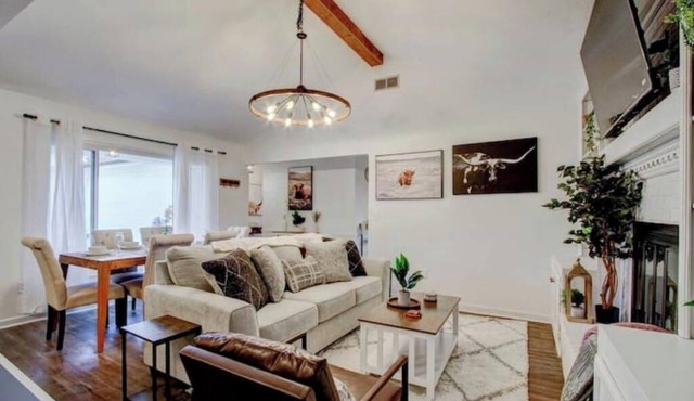 Single-Story Charmer! 5BR! Pet Friendly Getawaynn