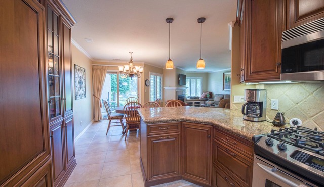 Single Story Condo, All New w/BBQ at Blacklake w/3 Golf Courses