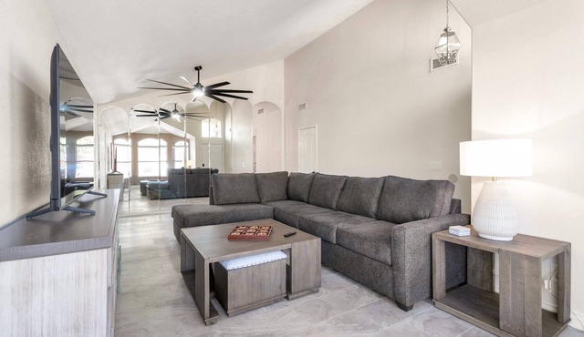 Single Story, Dog Friendly, Great Location Near Dining, Shopping + Major Sports Venues, BBQ, WIFI