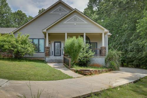 Single-Story Home about 7 Mi to Old Towne Conyers!