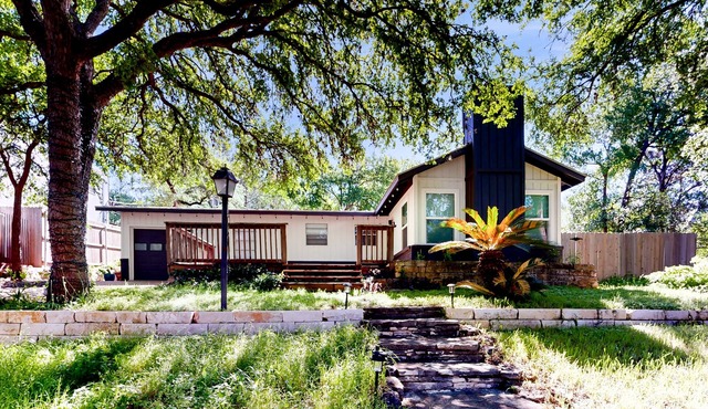 Single-story home with furnished patio, fast WiFi, washer/dryer, & central AC