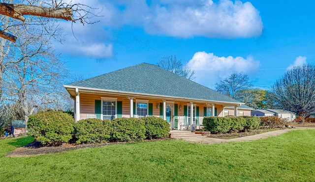 Single-story home with private deck, grill, fireplace, & W/D