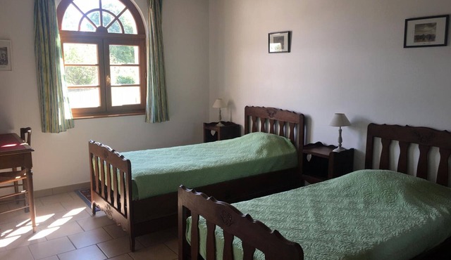 Single-story house with private garden, pets allowed