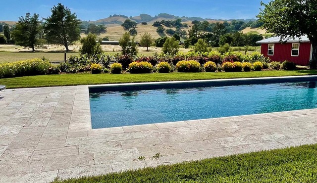 Single Story Ranch w/Pool - 2.5 Acres close to Sonoma Square and Sonoma Raceway