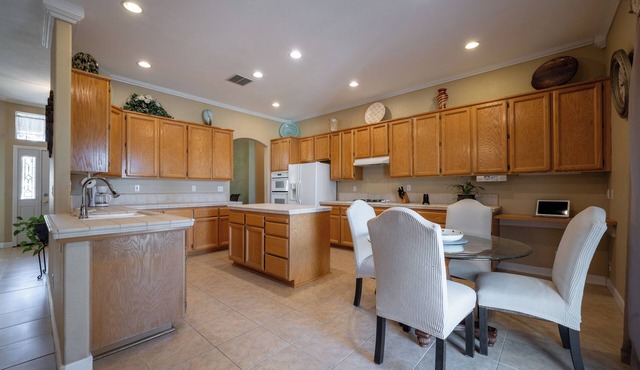 Single Story Rocklin Living. Garage Included In Stay. Pets Welcome. Walk To Park