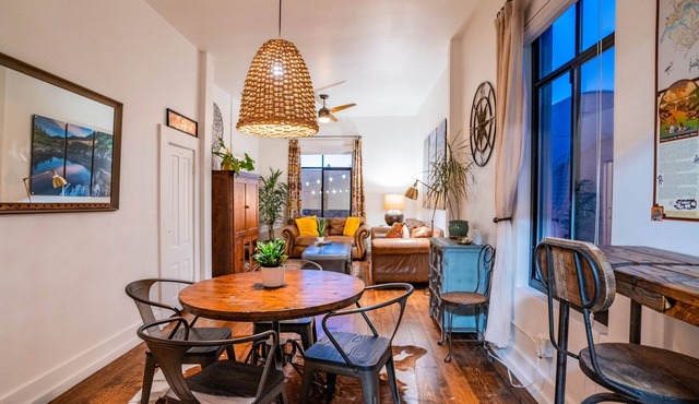 Single Unit Loft/Apartment Sleeps 4- 1,300sq ft