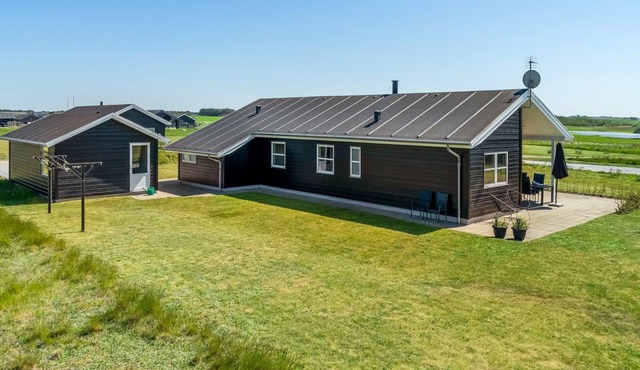 "Sinica" - 1.4km from the sea by Interhome