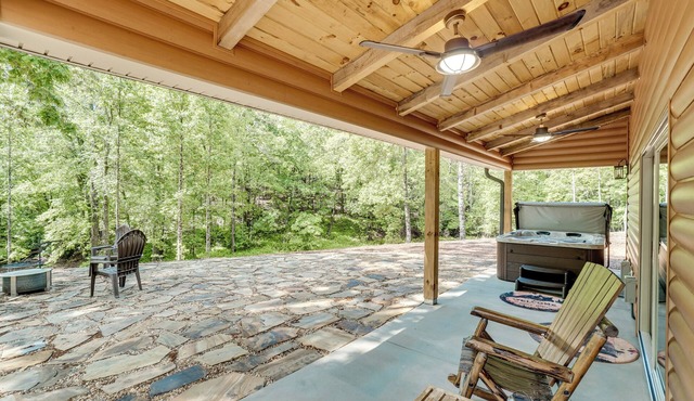 Sip, Hike & Explore: Sleek Retreat in Cleveland!