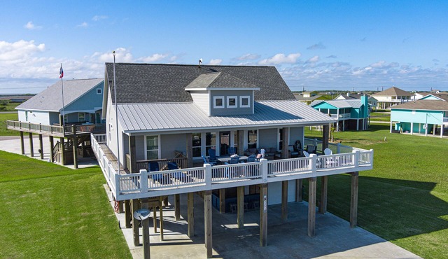 Sip 'N Sea - Built w/All the Amenities & just a 3 minute walk to beach!