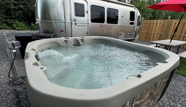 Sip & Soak: Airstream Glamping, Hot Tub On Seneca Wine Trail