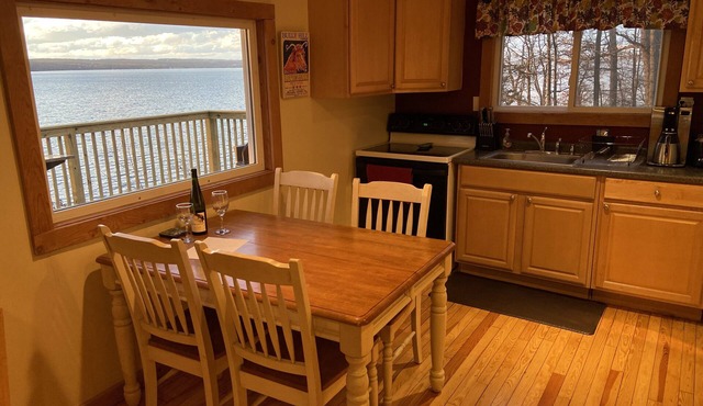 Sip, Splash, and Relax at Caywood Cottage - a peaceful wine country retreat!