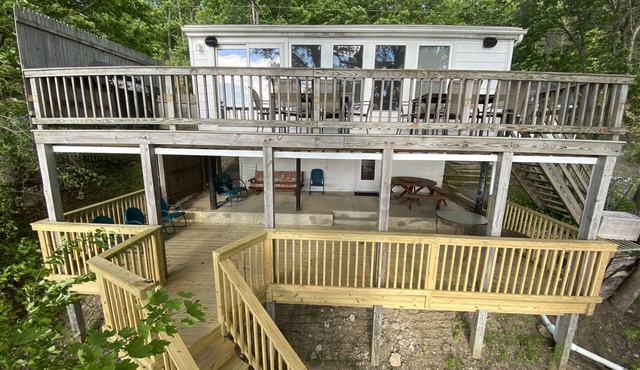 Sip, Splash, and Relax at Falls View Cottage! Family, Wine tours, Girls Trip!