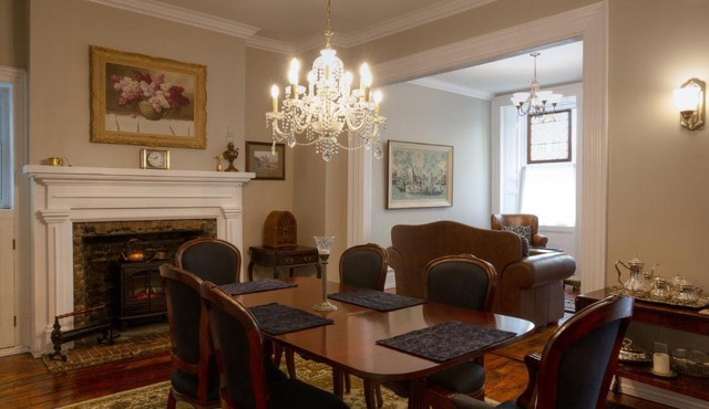 Sir Isaac Brock B&B Luxury Suites
