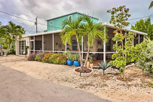 Siren Song - Cozy Marathon Getaway with Garden!