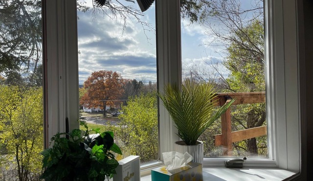 Siri's Pride & Joy Cute 2 bed/2 bath bungalow nestled on a private corner lot