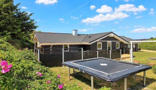 "Sirka" - 200m from the sea by Interhome
