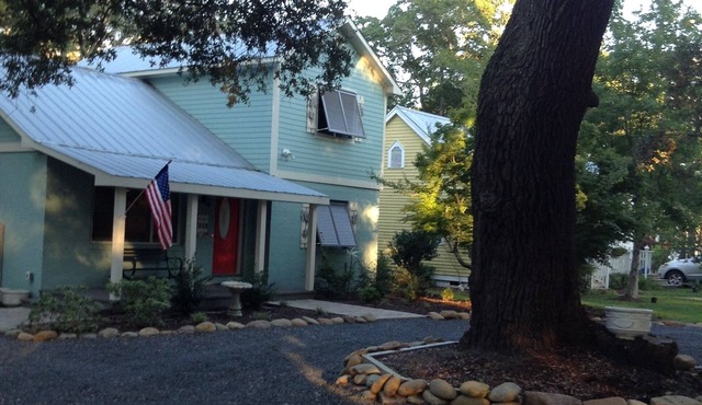 Sis’s Cottage - Southport, NC