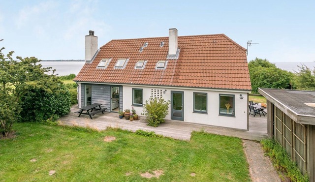 "Sissela" - 5m from the sea by Interhome