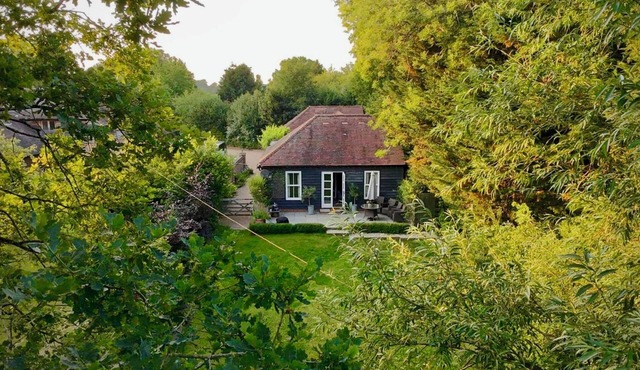 Sissinghurst Stables in the Garden of England, sleeps 5, large enclosed garden.