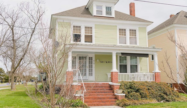 Sisters 3 by the Sea, 400 Feet To The Beach