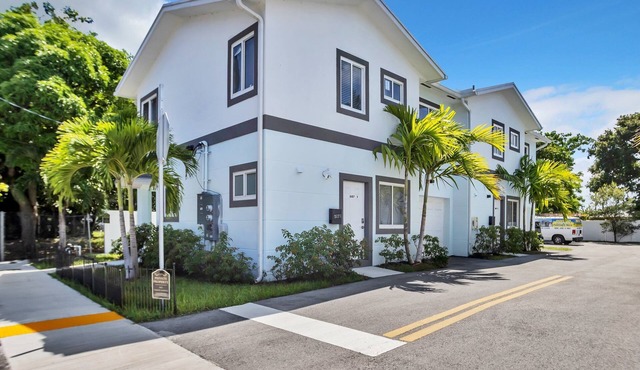 Sistrunk Shades Villas 2 Townhomes Combined Brand New Townhomes in Downtown