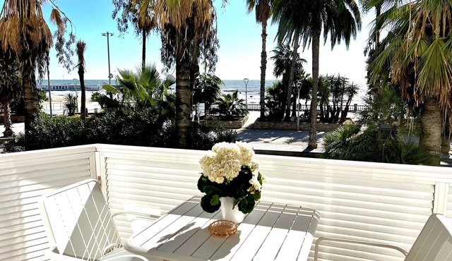 SITGES SEAFRONT - Wake up in front of the sea in the center of Sitges