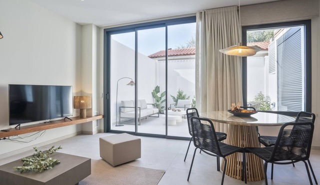 Sitges Spaces Garden Condo- MONTHLY ONLY
