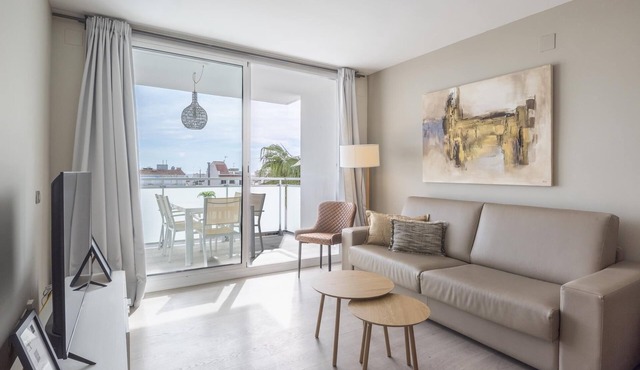 Sitges Spaces Oasis Penthouse - 3 Bedroom/2 Bath/Terrace/Pool- Sleeps 8 (6+2)