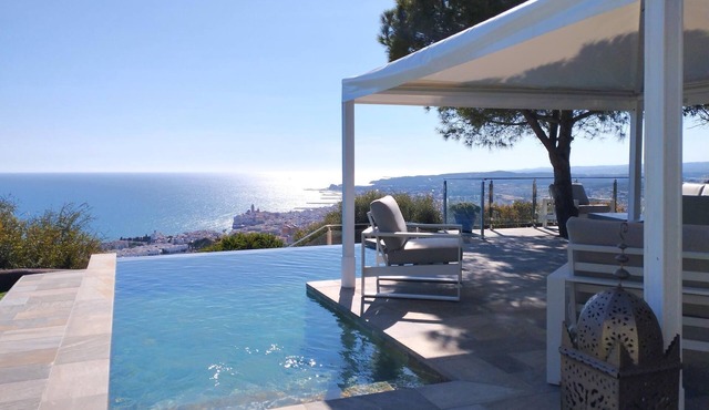 Sitges Spaces Sea View Villa-6 bedroom/5 bath/2 Pools/Sea Views/Sleeps 12