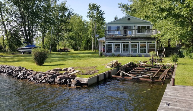 Sits on edge of Oneida River, great swimming an fishing in river and Oneida lake
