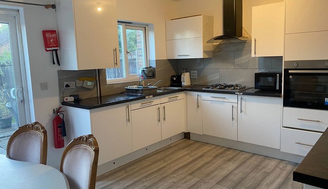 Sittingbourne Serenity - Spacious 4-Bed House