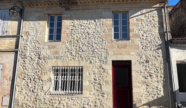 Située au Coeur des Vignobles du Médoc, Près de Bordeaux et des Plages Océanes